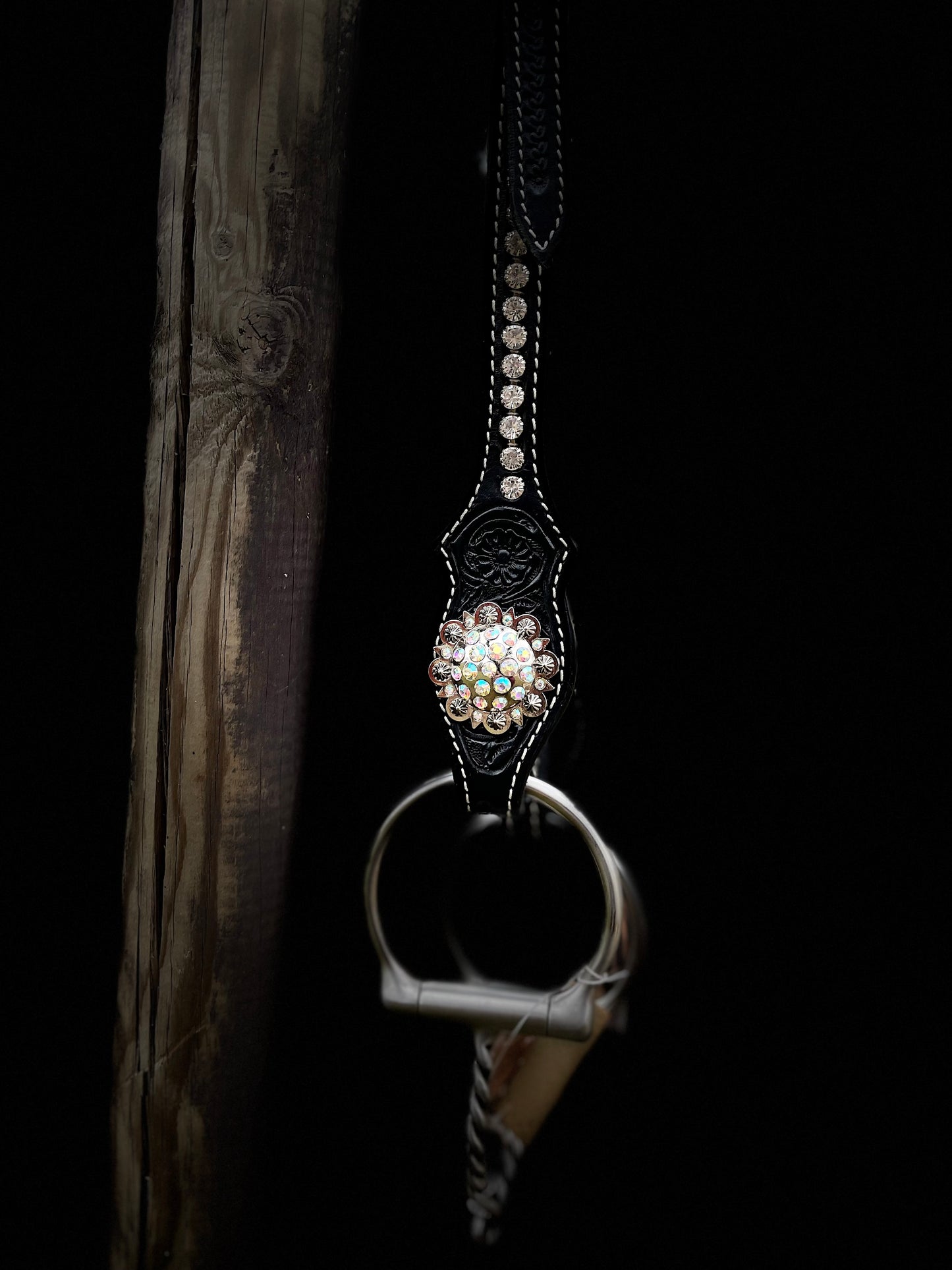 WWR träns black show Diamond and yellow ear