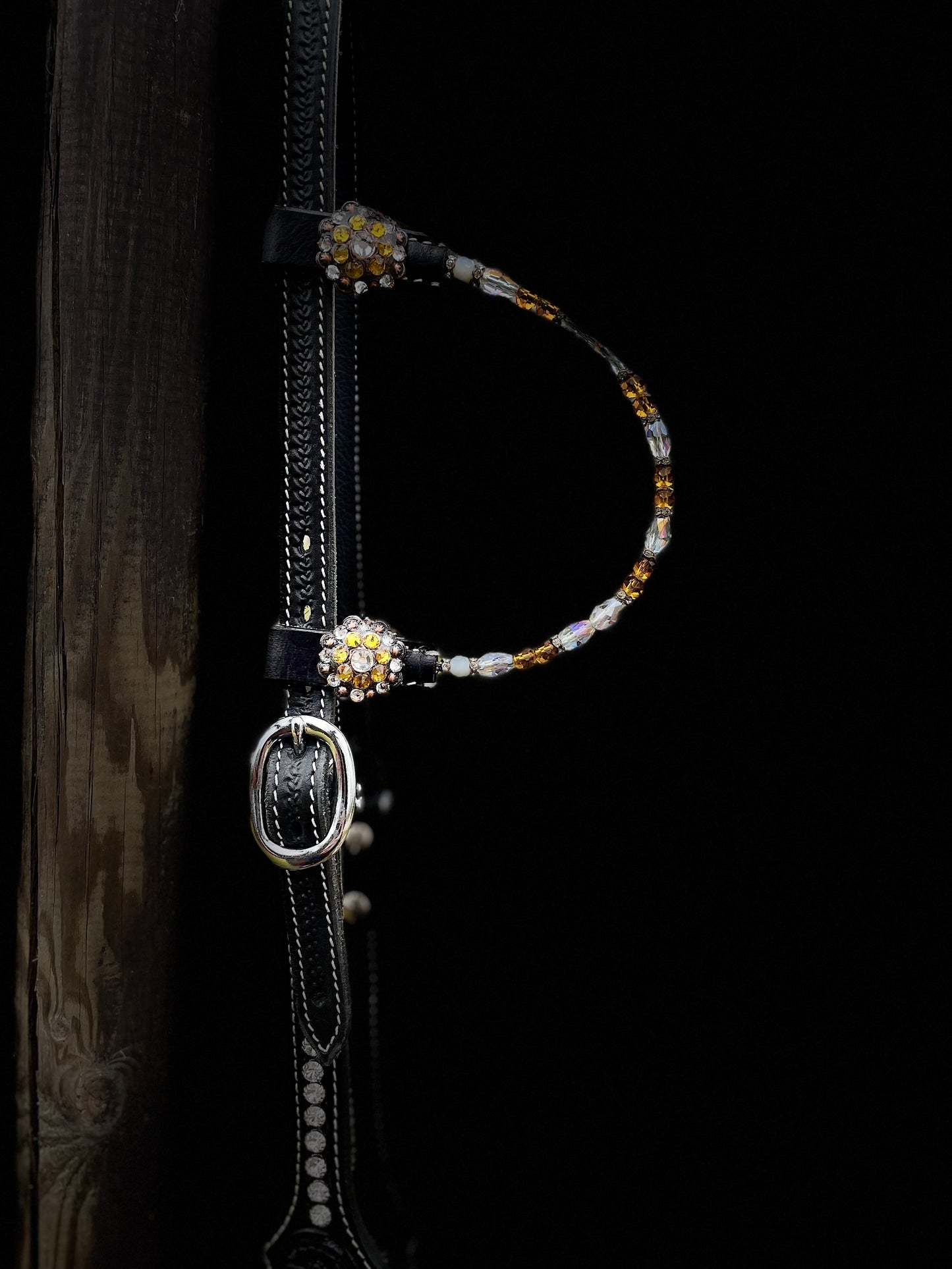 WWR träns black show Diamond and yellow ear
