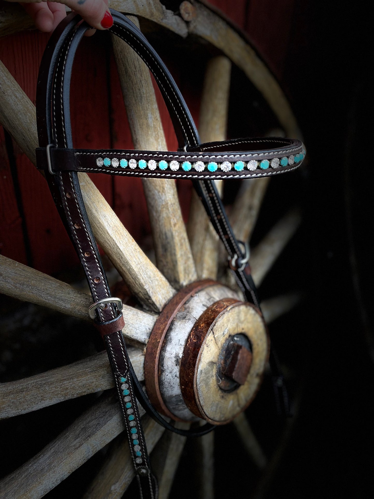 wildwestrebell Westernträns med Pannband – Turkosa Stenar & Vita Strass för Show & VardagEtt